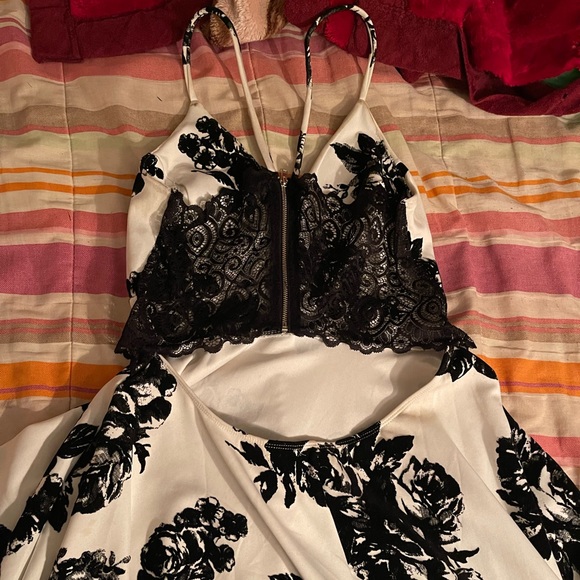 Black and white floral dress - Picture 2 of 2